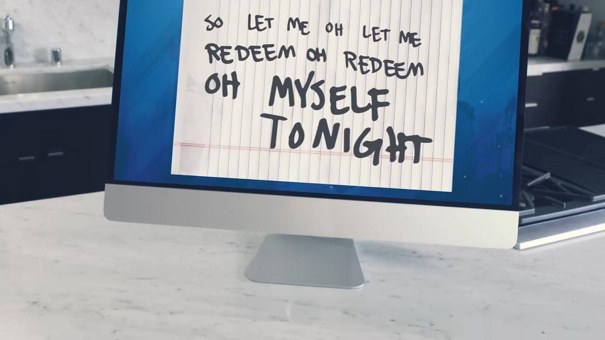 cuplikan video lirik "Sorry"