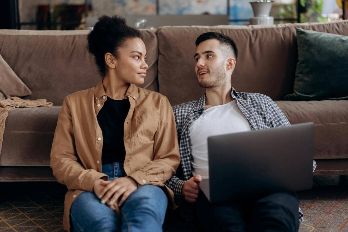 ilustrasi pasangan manipulatif