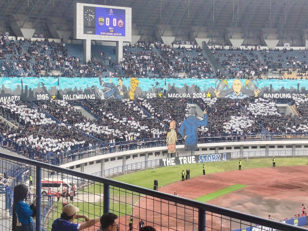 Koreografi suporter Persib Bandung saat duel melawan Persija Jakarta (IDN Times / Sandy Firdaus)