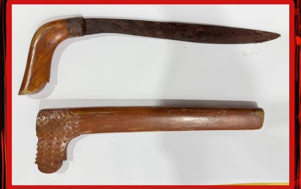 Badik yang digunakan AW (20) tikam ayah kandungnya hingga tewas (Dok.Polres Bulukumba).