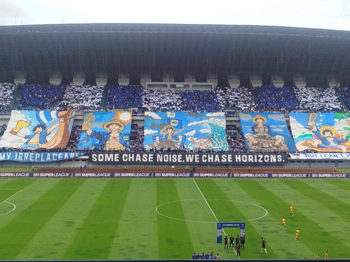 Koreografi One Piece dalam laga Persib Bandung versus Persija Jakarta (IDN Times / Sandy Firdaus)