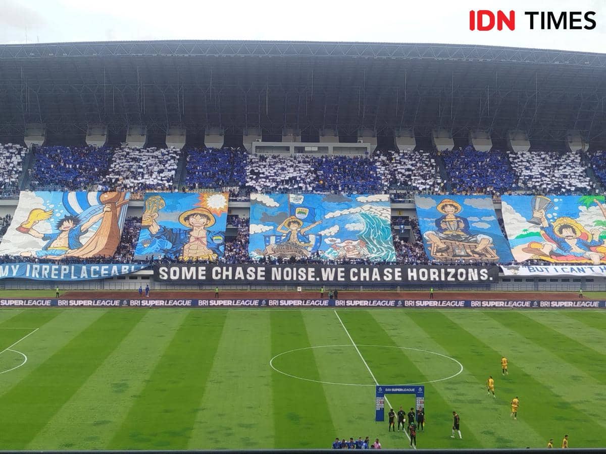 Koreografi One Piece dalam laga Persib Bandung versus Persija Jakarta (IDN Times / Sandy Firdaus)