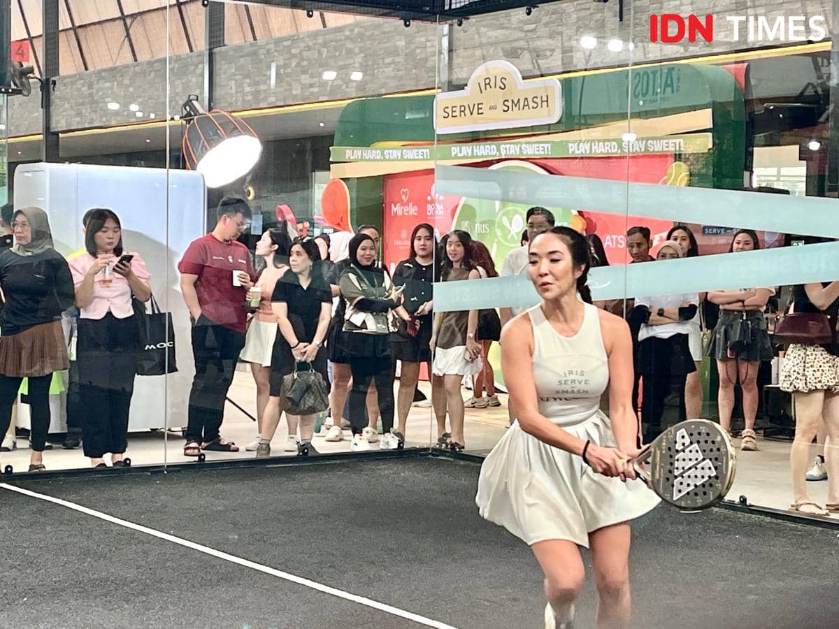 Selebritas Gisella Anastasia mengikuti turnamen Iris Serve & Smash di Main Padel Semarang, Sabtu (10/1/2026). (IDN Times/Anggun Puspitoningrum)
