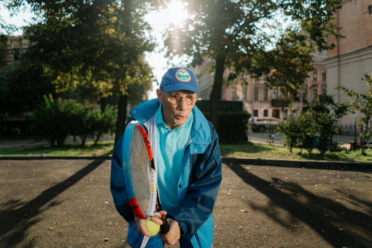 ilustrasi seseorang bermain tenis