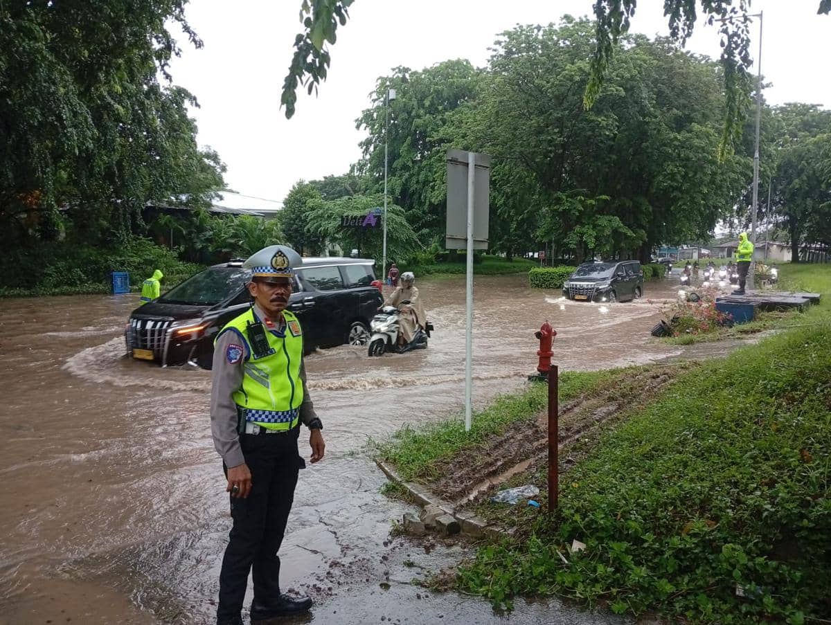 Akses ke Bandara Soetta tergenang banjir