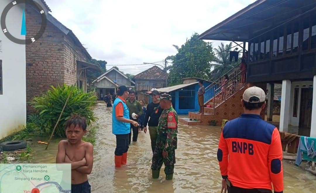 Proses evakuasi warga korban banjir di OKI.