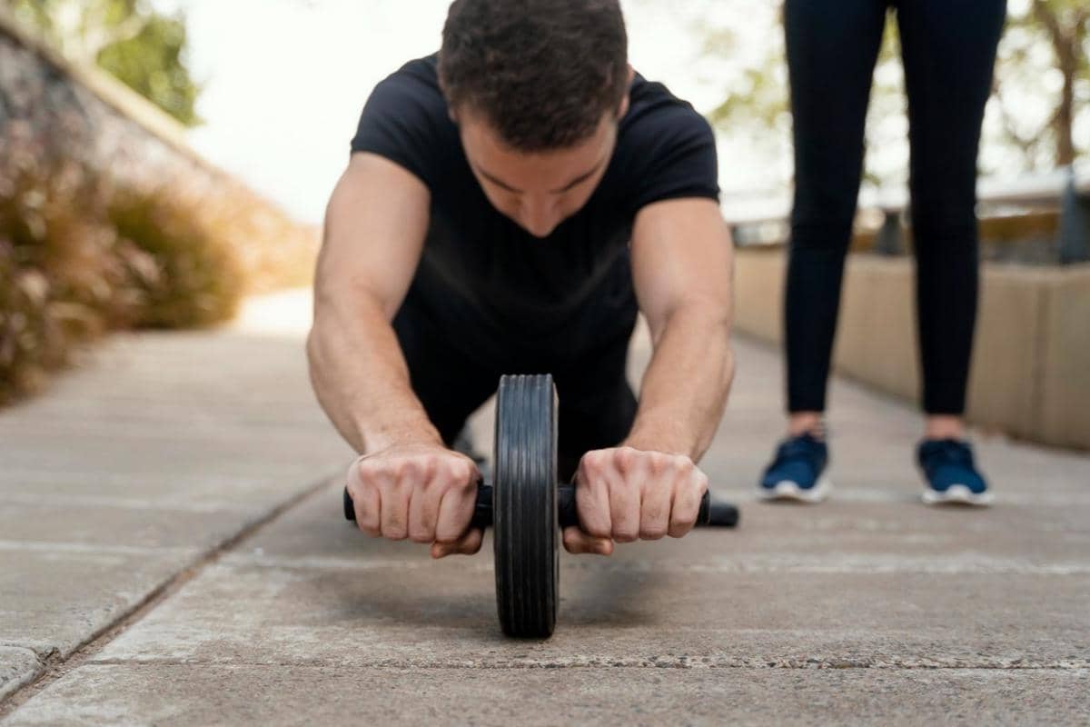 Ilustrasi alat olahraga ab wheel roller