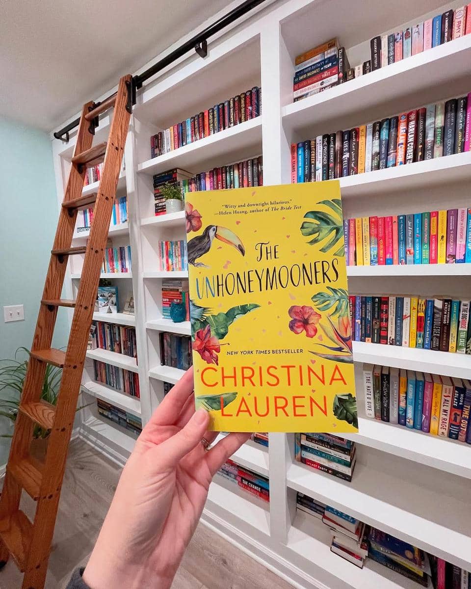 Novel The Unhoneymooners. 