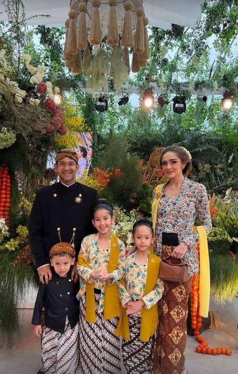 Artis di Pernikahan Putra Tommy Soeharto (instagram.com/yasminewildblood)