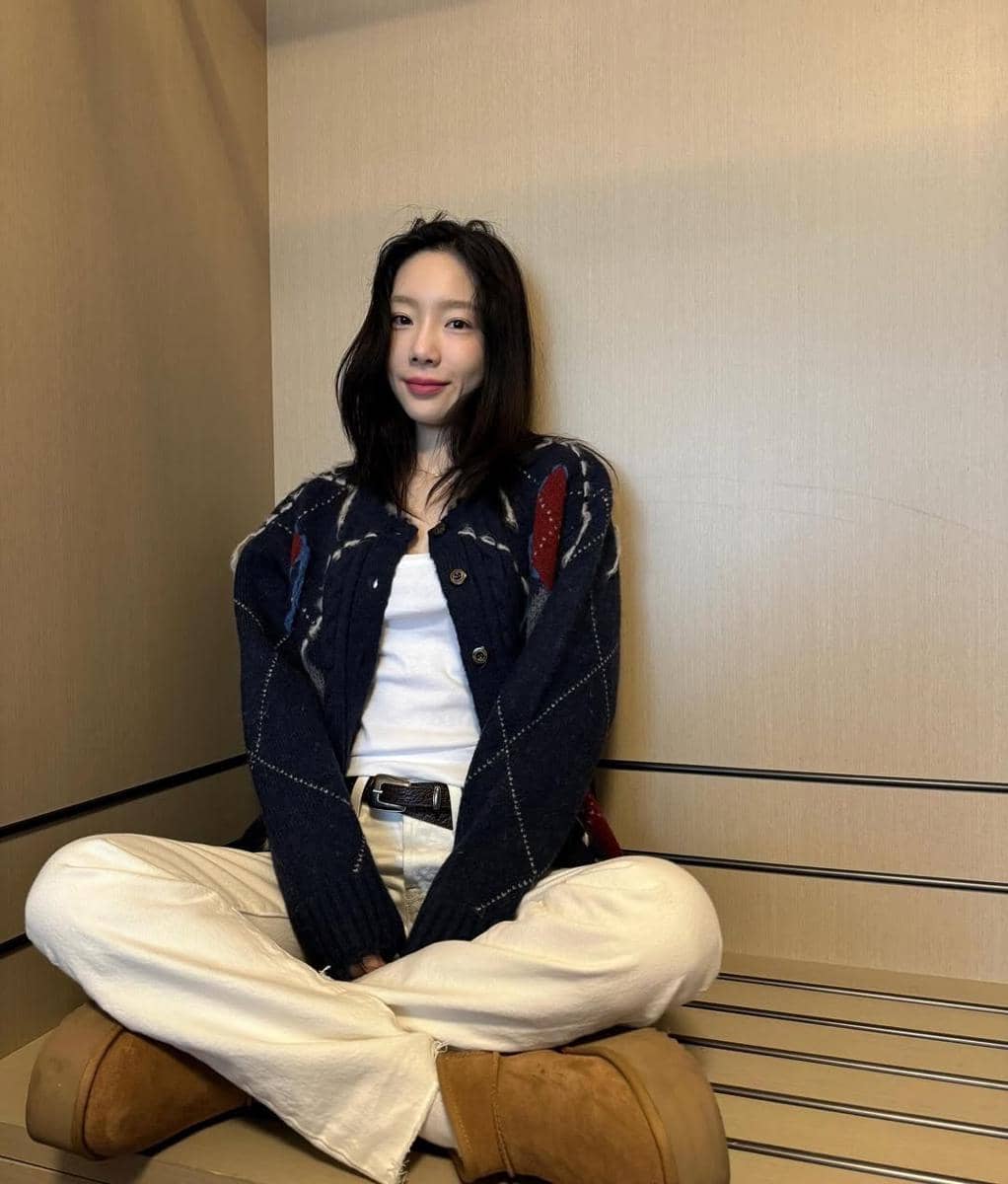 Gaya dengan knitwear ala Taeyeon SNSD