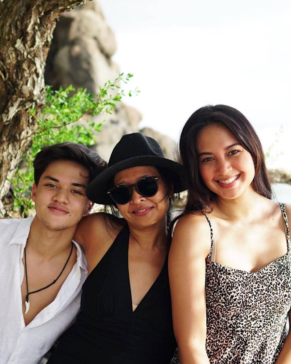 Aurelie Moeremans dan orangtua (instagram.com/aurelie)