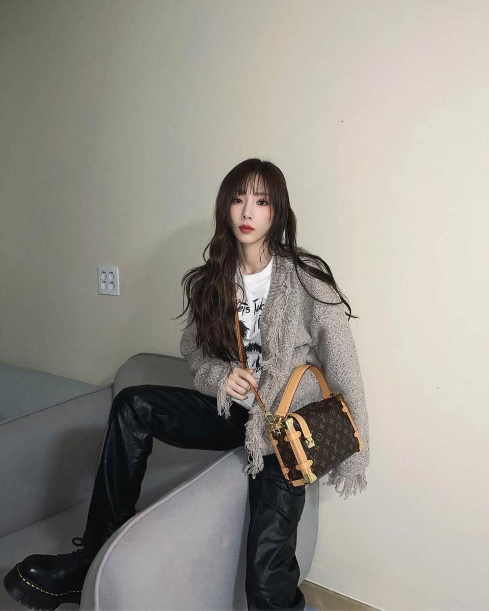 Mix and match dengan knitwear ala Taeyeon SNSD