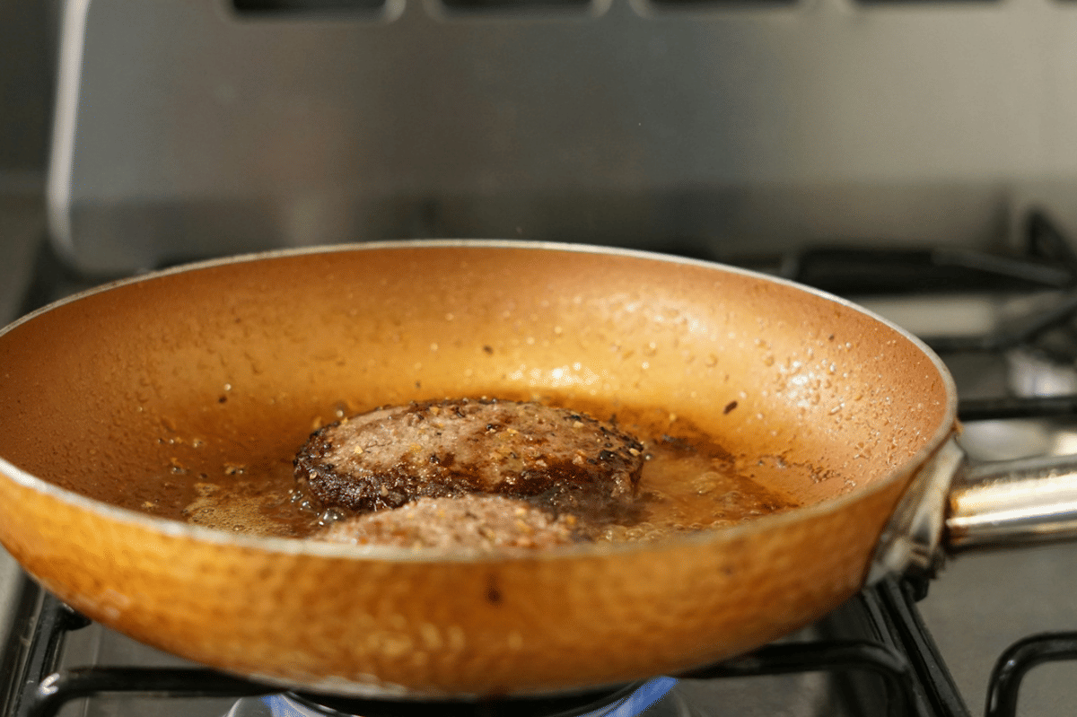 ilustrasi membuat hamburger steak pepper rice