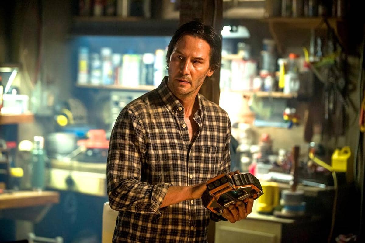 Keanu Reeves dalam Replicas.