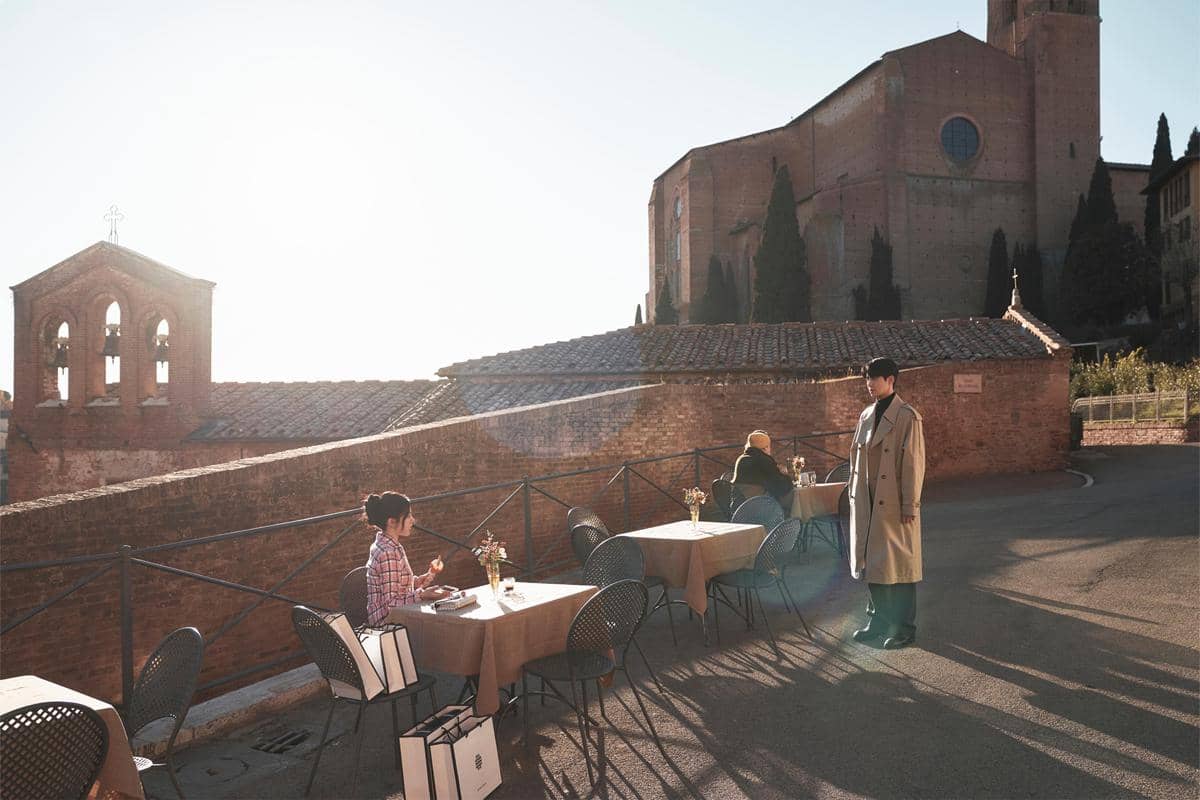 Potret Kim Seon Ho dan Go Youn Jung di Tuscany dalam KDrama Can This Love be Translated?