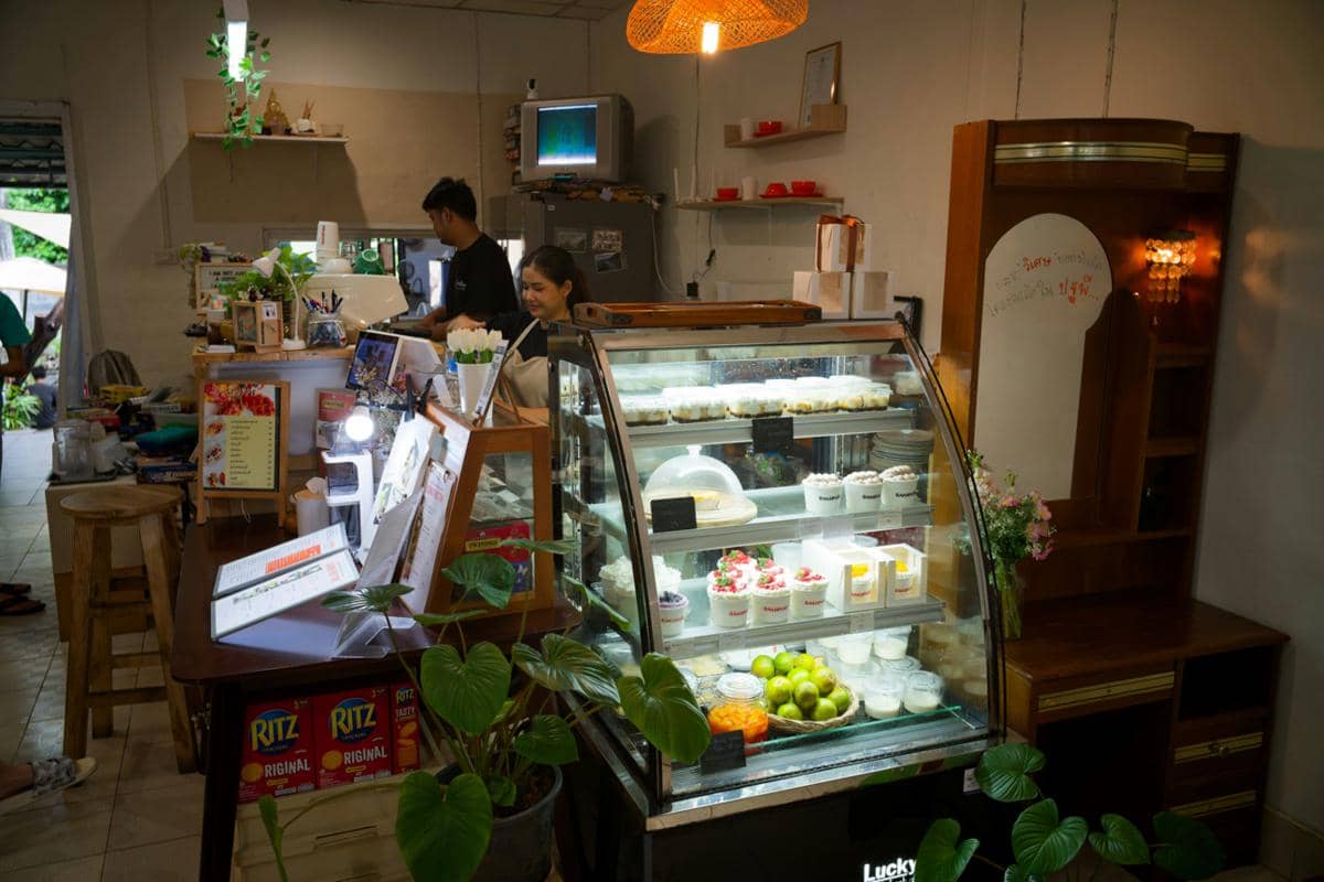 ilustrasi kafe dessert (unsplash.com/Kelvin Zyteng)