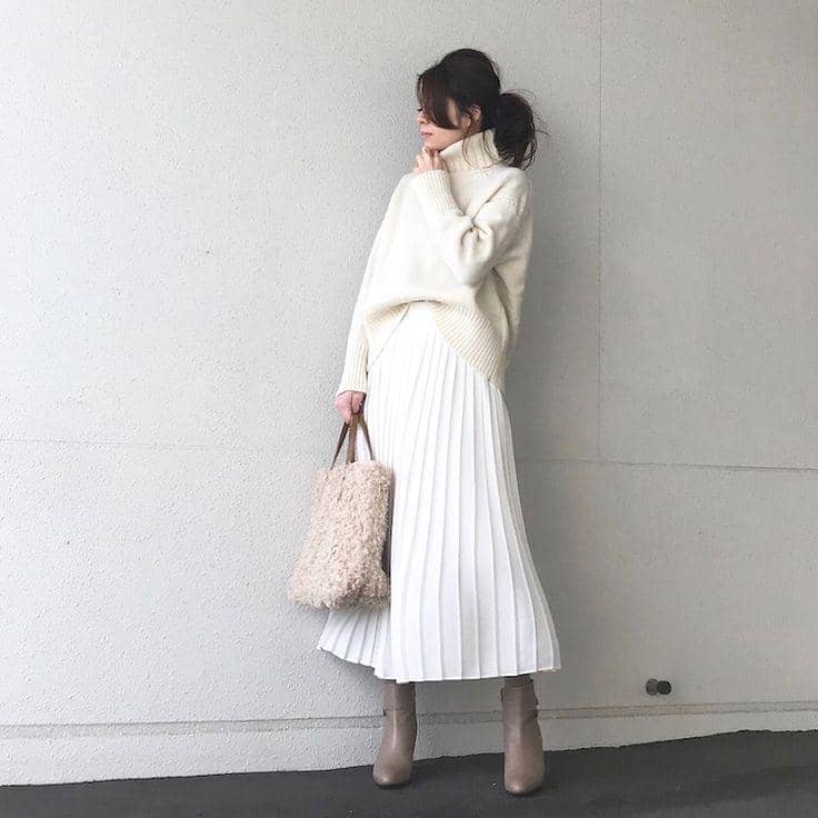 Ilustrasi sweater+rok beda bahan