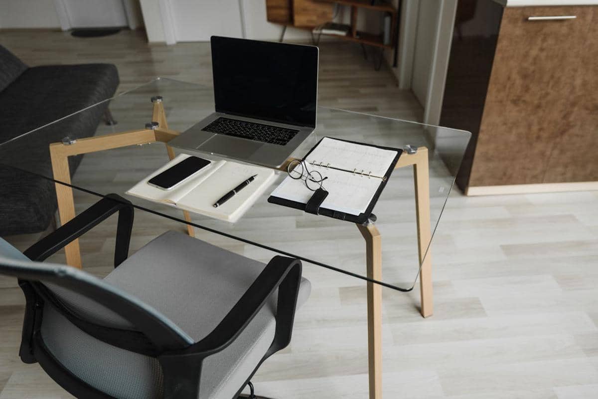 ilustrasi furnitur meja kaca