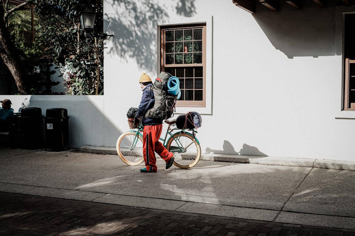 ilustrasi solo traveling