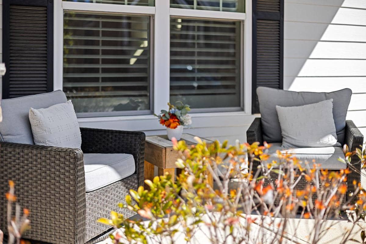 ilustrasi furnitur teras rumah