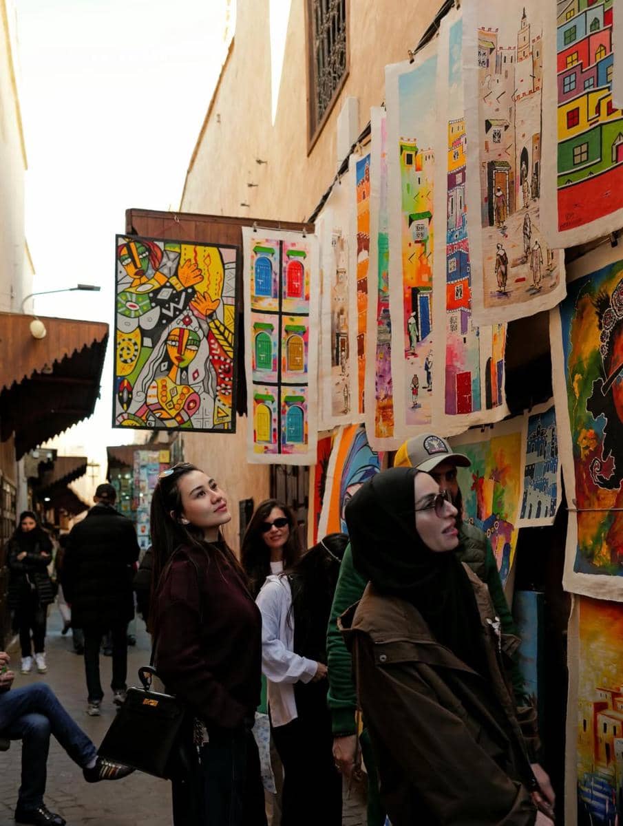 Thariq dan Aaliyah jalan-jalan di Souk Semmarine.