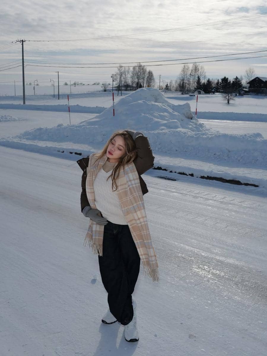 Regina Phoenix puas bermain salju di Sapporo