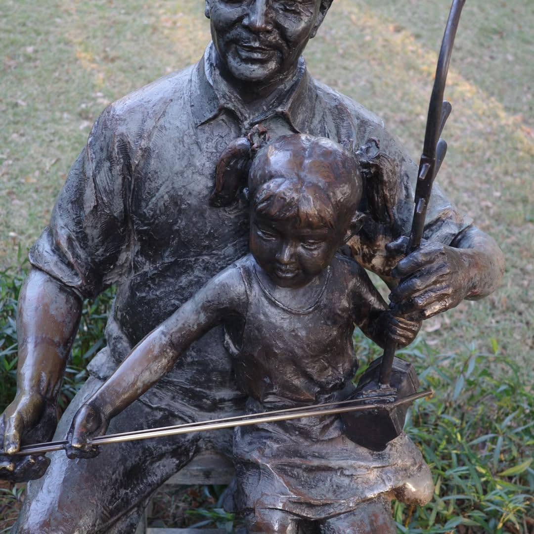 Putri Delina jalan-jalan di Shamian Island