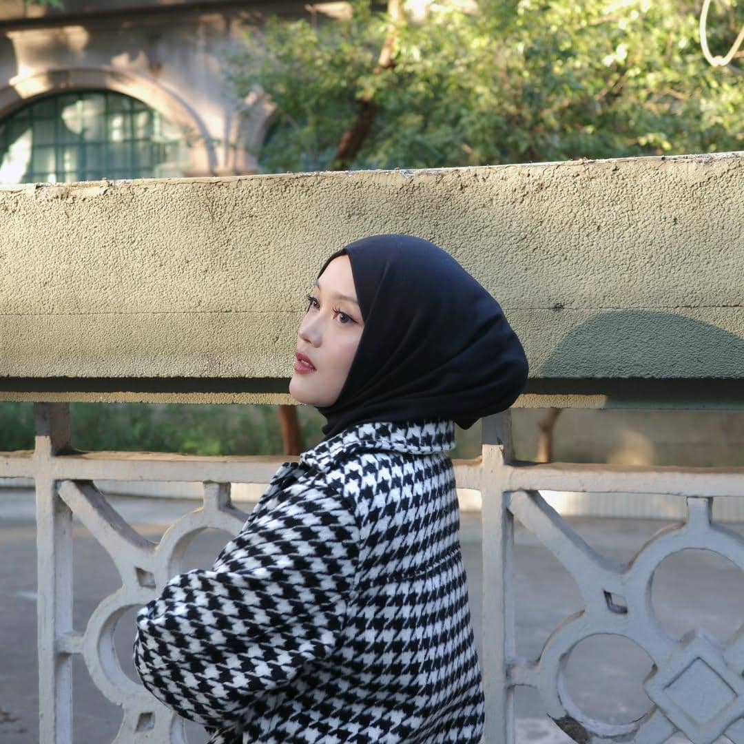 Putri Delina jalan-jalan di Shamian Island