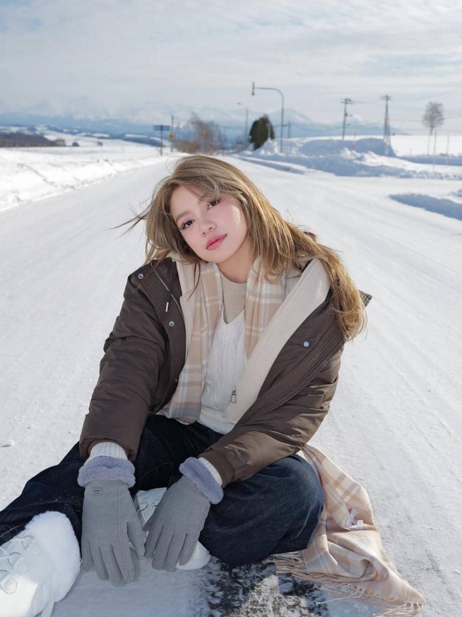 Regina Phoenix puas bermain salju di Sapporo