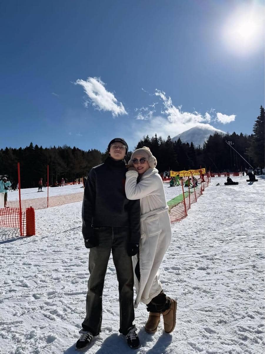 Angelina Sondakh liburan bareng Keanu Massaid ke Jepang