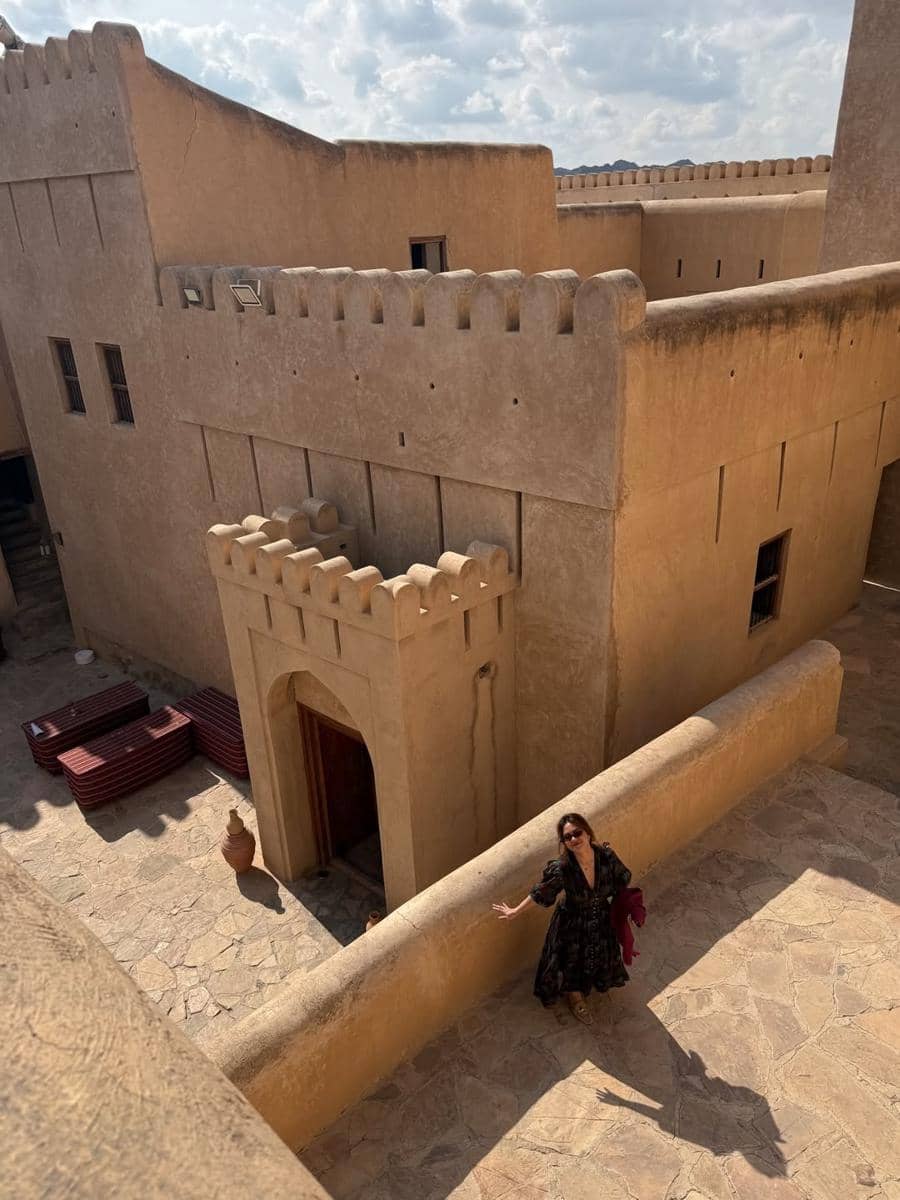 Marsha Aruan berkeliling di Benteng Nizwa