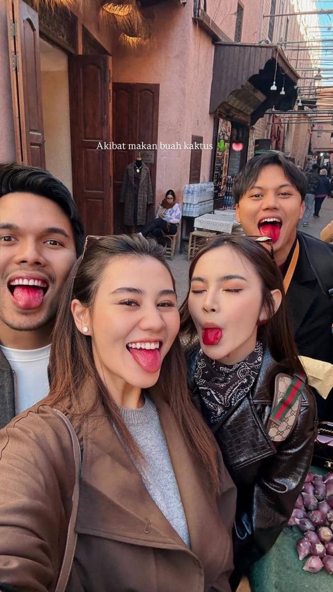 Thariq dan Aaliyah jalan-jalan di Souk Semmarine.