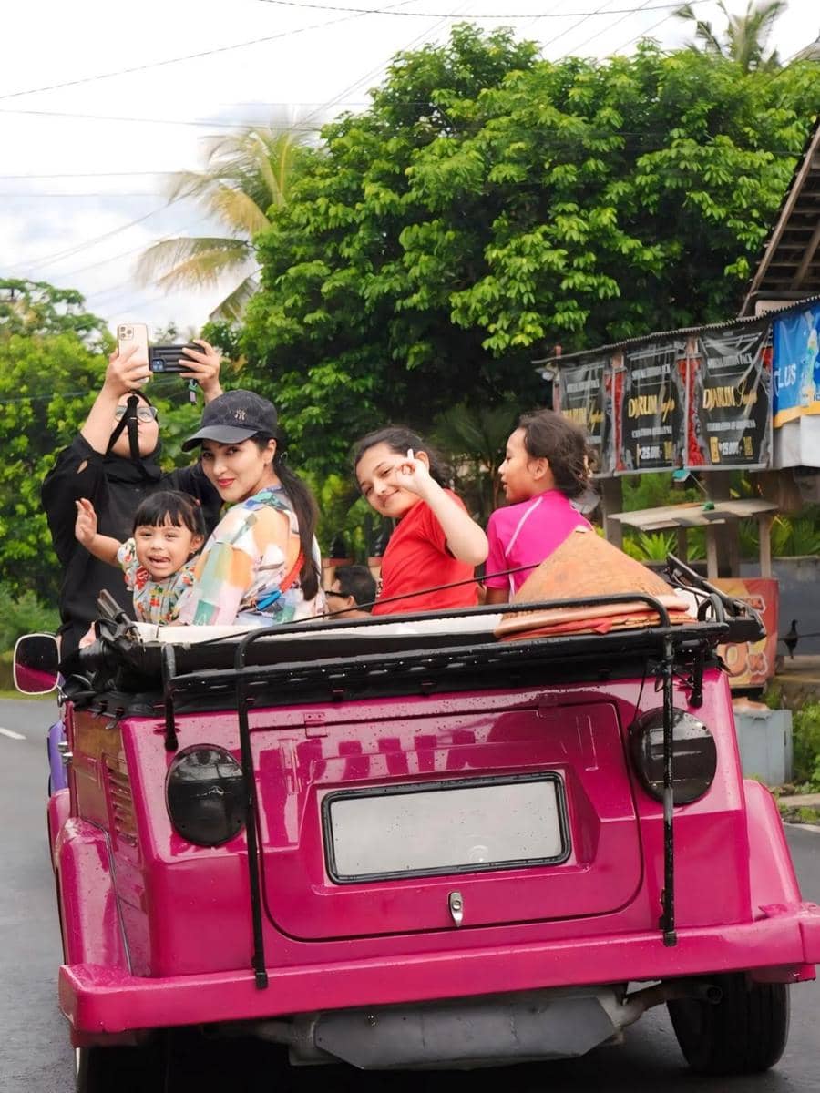 Ashanty dan keluarga main ATV di Magelang