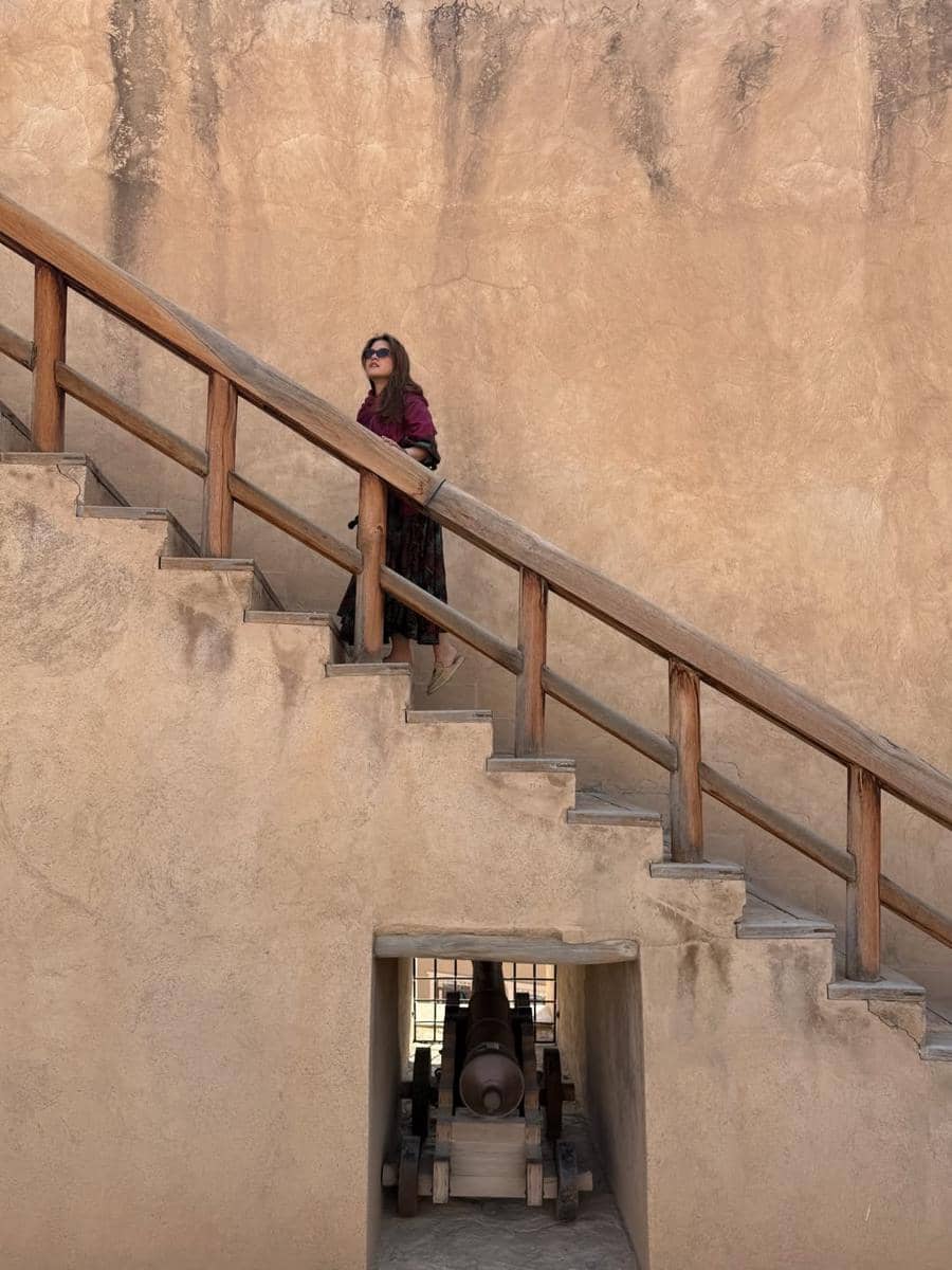 Marsha Aruan berkeliling di Benteng Nizwa