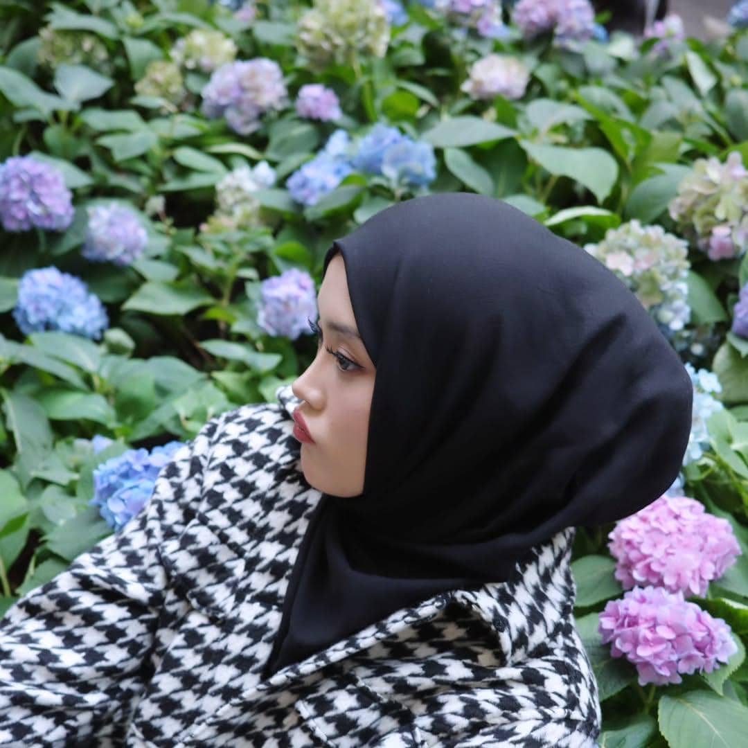 Putri Delina jalan-jalan di Shamian Island