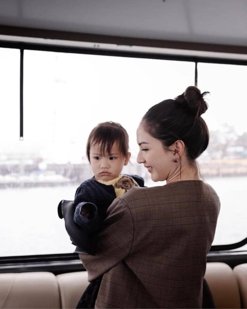 Jessica Mila menikmati wisata Melbourne River Cruises.