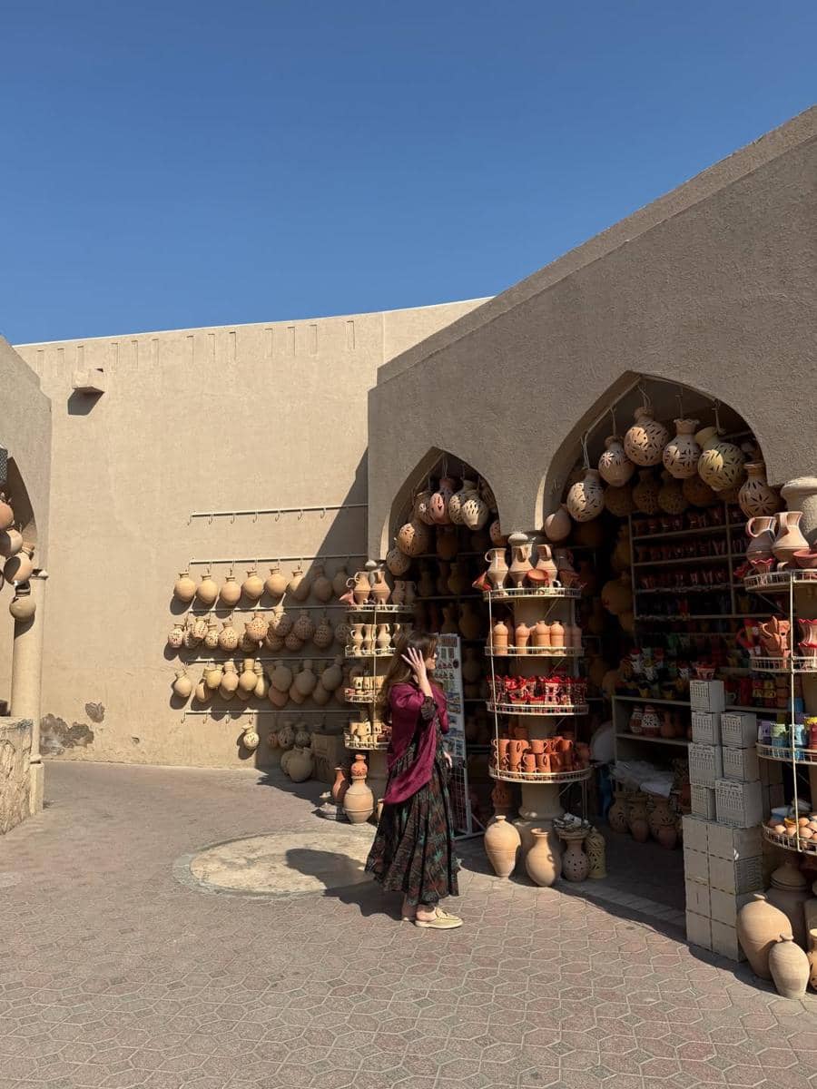 Marsha Aruan berkeliling di Benteng Nizwa