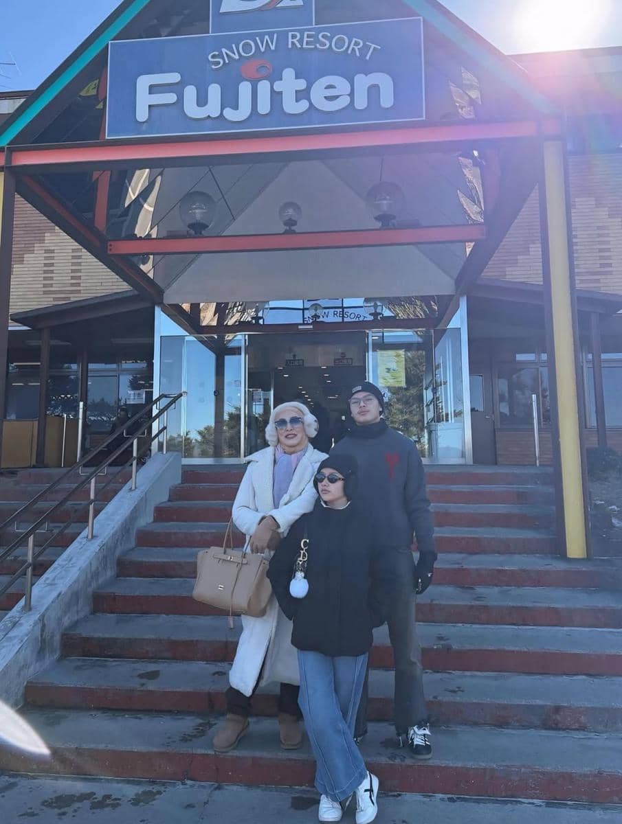 Angelina Sondakh liburan bareng Keanu Massaid ke Jepang