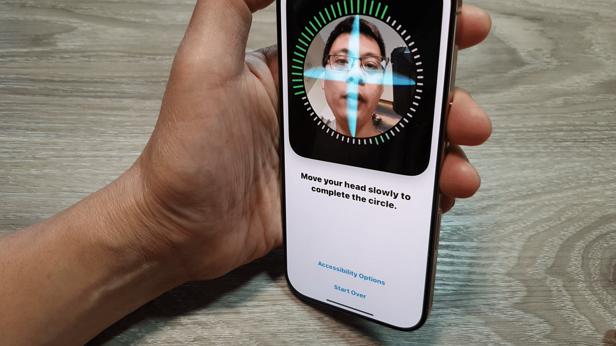ilustrasi proses pemindaian wajah di iPhone