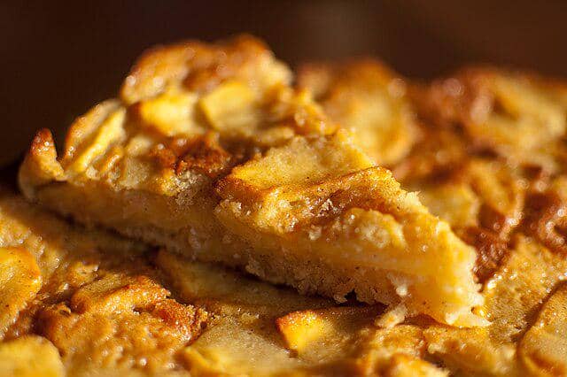 Apple cinnamon cake