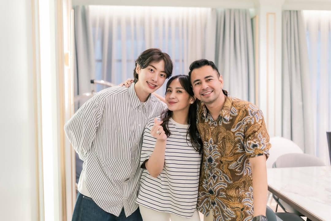 Potret Lee Won Jung dan Han Chae Kyung main ke rumah Nagita Slavina