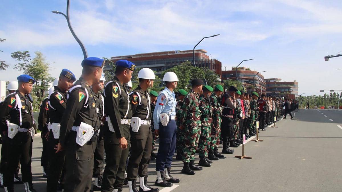 Personel TNI - POLRI laksanakan apel kesiapsiagaan taktis kunjungan RI 1 (IDN Times/istimewa)