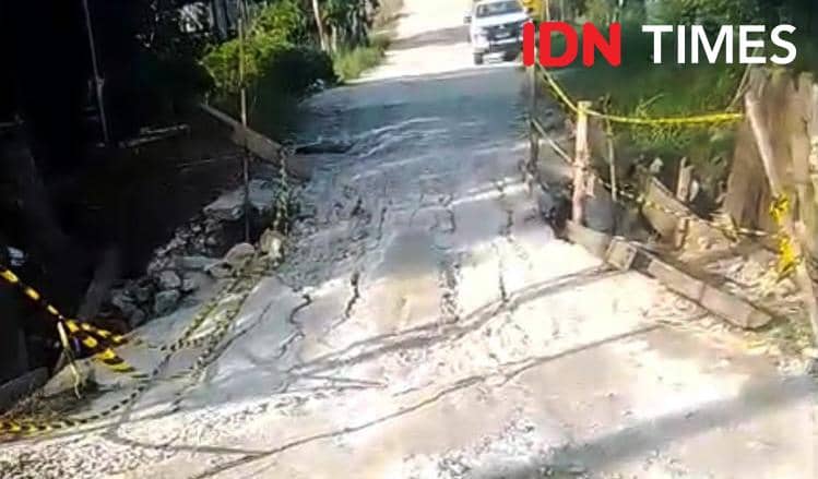 Salah satu jembatan rusak di Desa Suka Raja IKN yang terkena dampak banjir 