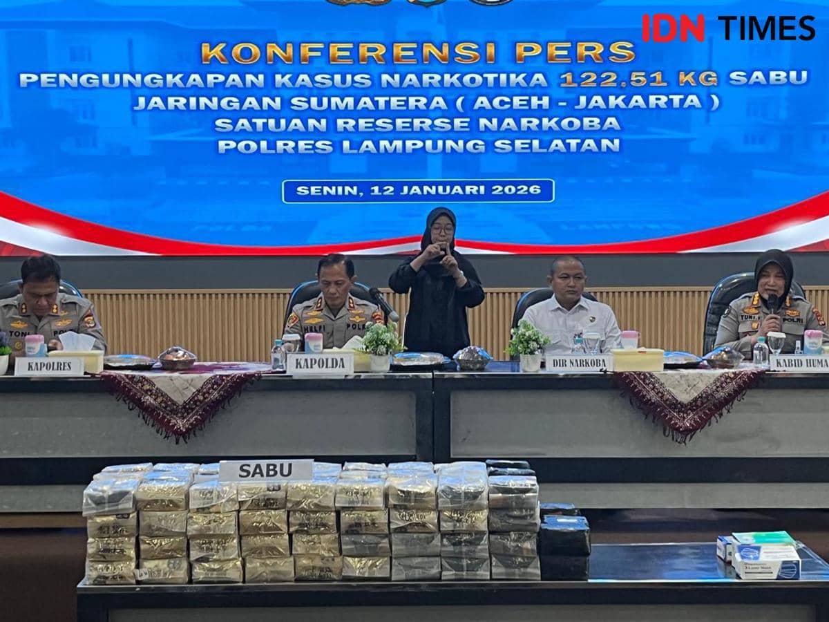 Konferensi pers pengungkapan kasus narkotika jenis sabu seberat 122,51 Kg digelar Satresnarkoba Polres Lampung.