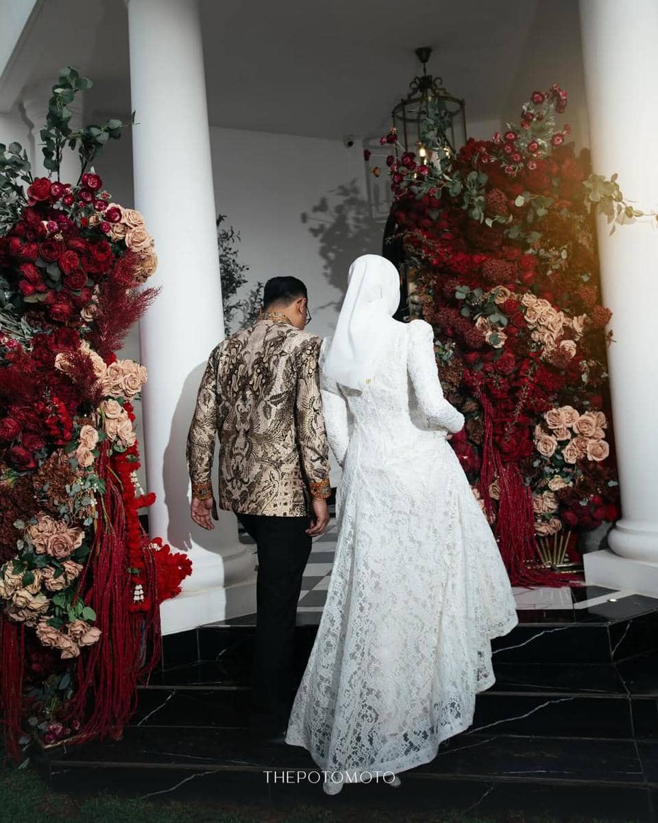 From the engagement of @indahnadapuspita & @dhaniyahyaThe easiest ‘yes’ I’ve ever said to the ha.jpg