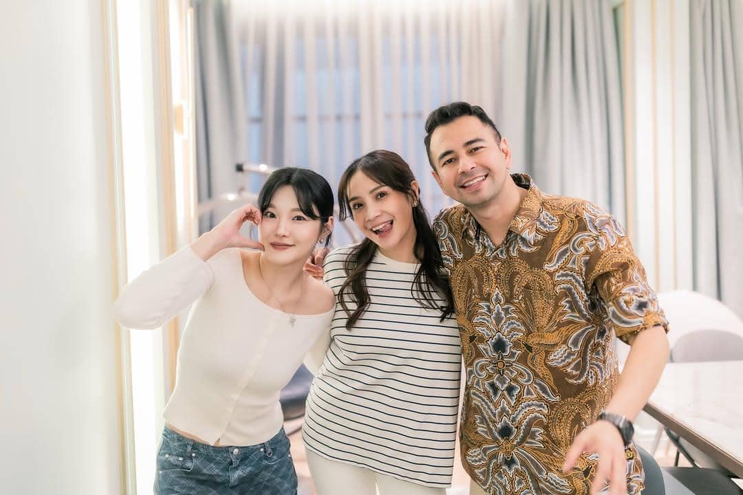 Potret Lee Won Jung dan Han Chae Kyung main ke rumah Nagita Slavina