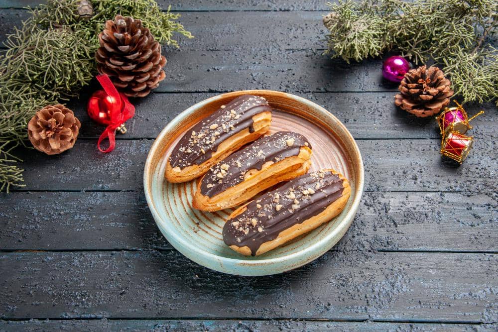 ilustrasi eclair hazelnut praline