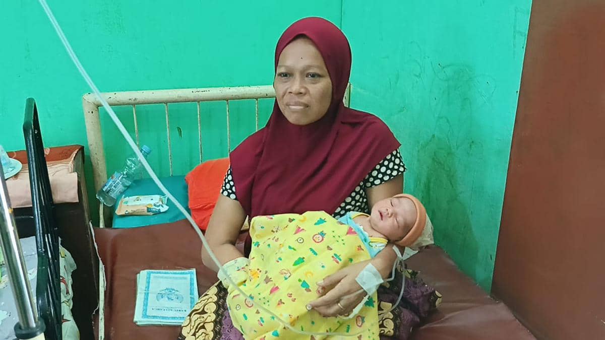 Viral ibu di Palembang melahirkan di teras Mushola. (Dok. IDN Times)