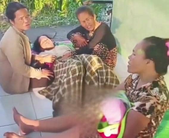 Viral ibu di Palembang melahirkan di teras Mushola. (Dok. IDN Times)