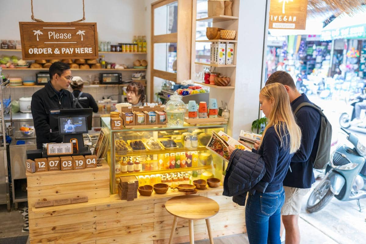 Ilustrasi aktivitas transaksi di kafe 